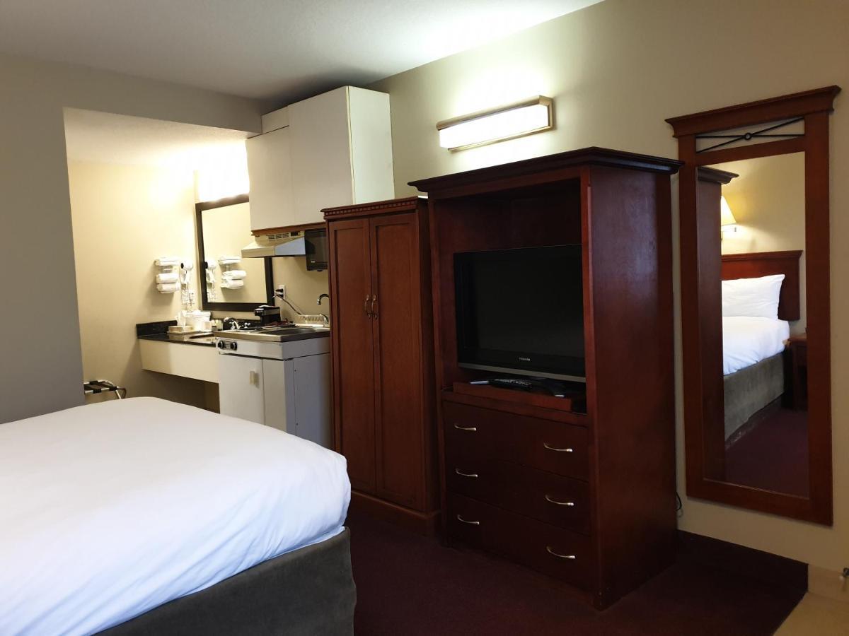 קמלופס Riverland Inn & Suites מראה חיצוני תמונה