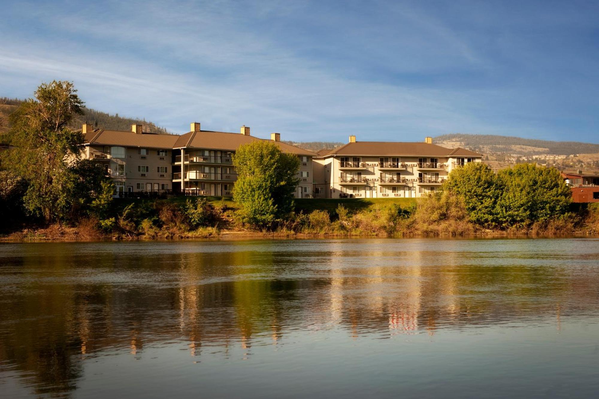 קמלופס Riverland Inn & Suites מראה חיצוני תמונה